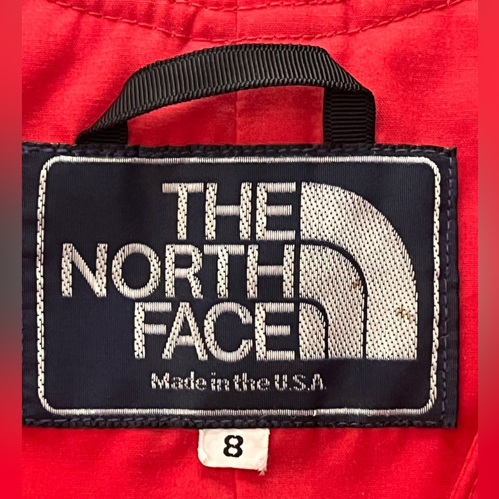 The North Face Red Vest for Versatile Layering - Picture 3 of 4
